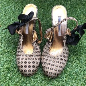 Cynthia Vincent fabric heels sz 9